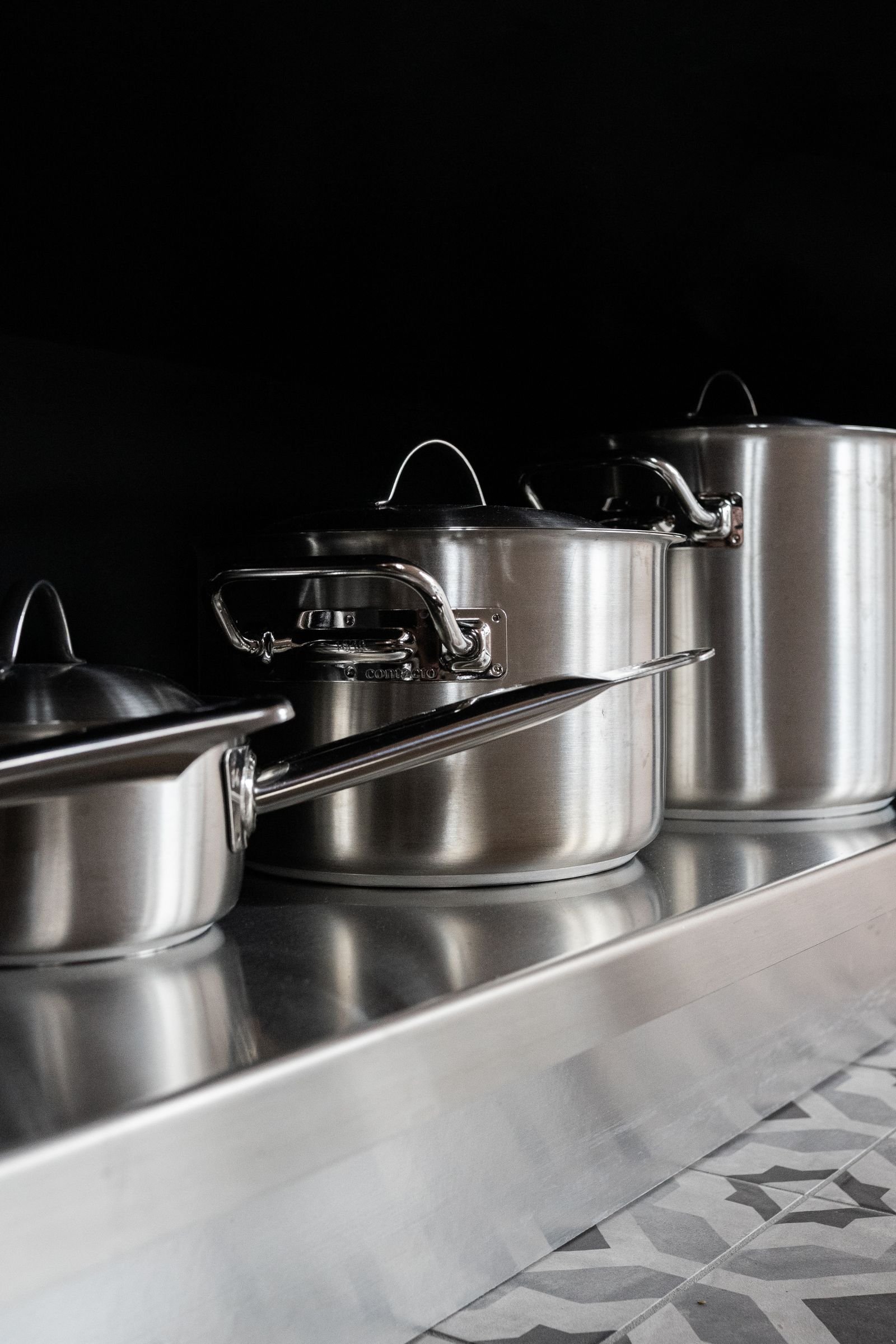 Cooking pots